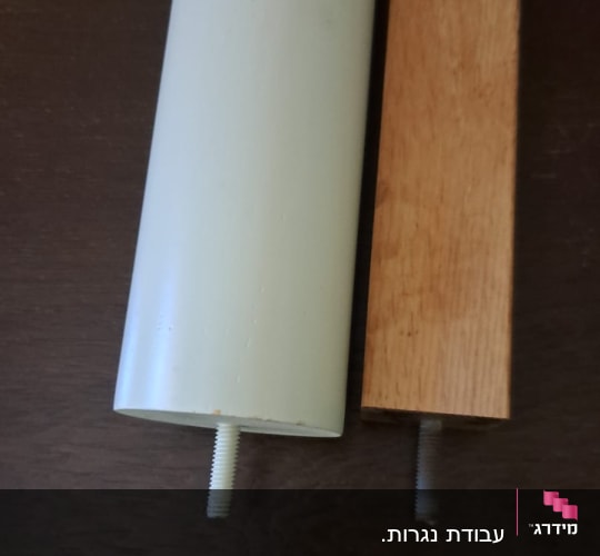 שני רגלי רהיטים מעץ עם ברגים